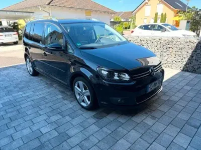 Gebraucht VW Touran Cup 140 PS (102 kW) 2014 Schwarz Van / Kleinbus
