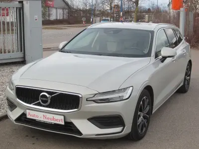 Gebraucht Volvo V60 Momentum 190 PS (139 kW) 2019 Silber Kombi