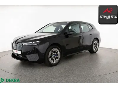 Gebraucht BMW iX Sport Line 384 kW (523 PS) 2023 Black sapphire SUV