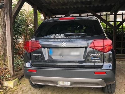 Second-hand Suzuki Vitara 102 CP (75 kW) 2022 Negru SUV