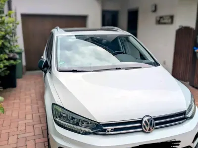 Gebraucht VW Touran Comfortline 150 PS (110 kW) 2022 Weiß Van / Kleinbus