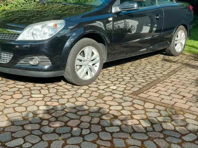 Gebraucht Opel Astra Cabriolet 140 PS (102 kW) 2008 Schwarz Cabrio