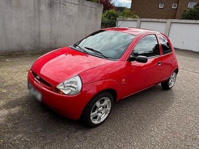 Begagnad Ford Ka 60 HK (44 kW) 2006 Röd Halvkombi