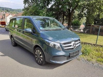 Mercedes V220