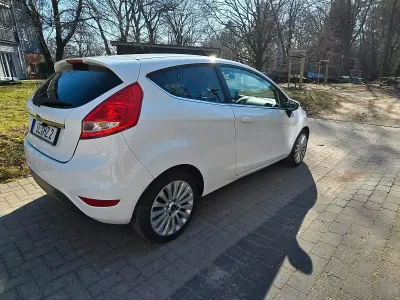 Używany Ford Fiesta 89 KM (65 kW) 2009 Biały Kombi