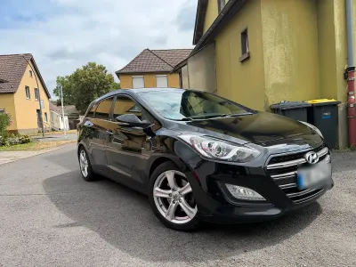 Gebraucht Hyundai i30 110 PS (80 kW) 2017 Schwarz Kombi