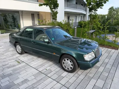Second-hand Mercedes E220 150 CP (110 kW) 1995 Verde Berlinǎ