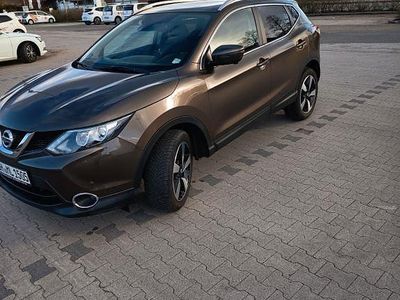 Gebraucht Nissan Qashqai Tekna 163 PS (119 kW) 2015 Beige SUV