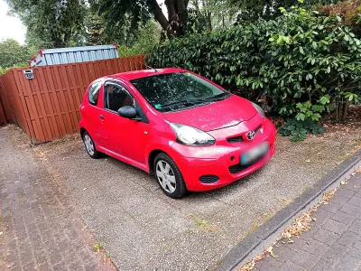 Gebraucht Toyota Aygo 68 PS (50 kW) 2009 Rot Kleinwagen
