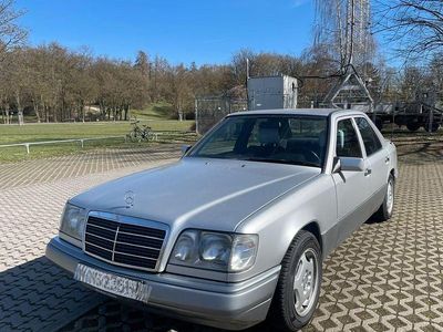 Gebraucht Mercedes E250 113 PS (83 kW) 1994 Silber Limousine