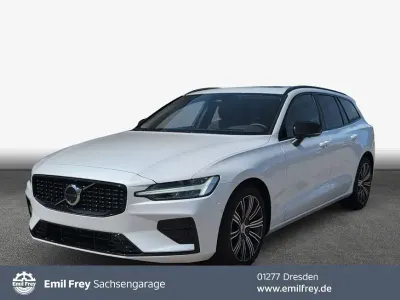 Gebraucht Volvo V60 Plus 197 PS (144 kW) 2025 Crystal weißperleffekt Kombi