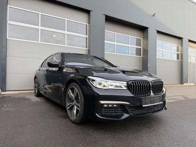 Azuritschwarz metallic Gebraucht 2017 BMW 750 M Sport Limousine | 37.999 € (Teuer)