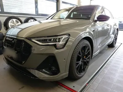 Używany Audi e-tron Black Edition 230 kW (313 KM) 2022 Szary SUV