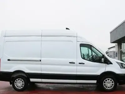 Second-hand Ford Transit Trend 131 CP (96 kW) 2024 Alb Monovolum