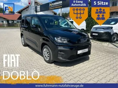 Neu Fiat Doblò 131 PS (96 kW) 2026 Cinema schwarz Van / Kleinbus