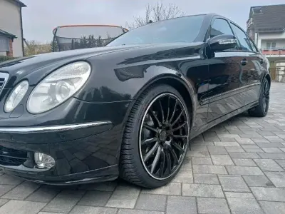Gebraucht Mercedes E200 Avantgarde 163 PS (119 kW) 2004 Schwarz Limousine