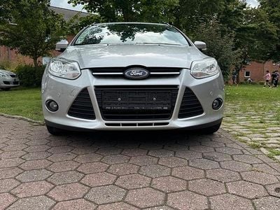Silber Gebraucht 2014 Ford Focus Kombi | 2.690 € (Superpreis)