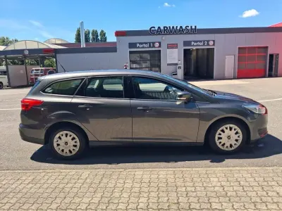 Gebraucht Ford Focus 101 PS (74 kW) 2015 Grau Limousine
