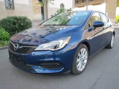 Używany Opel Astra Edition 131 KM (96 kW) 2020 Niebieski Sedan/Limuzyna