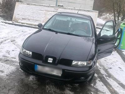 Schwarz Gebraucht 2004 Seat Leon Kleinwagen | 800 € (Guter Preis)