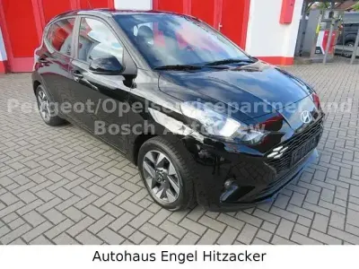 Gebraucht Hyundai i10 Trend 103 PS (75 kW) 2024 Schwarz Kleinwagen