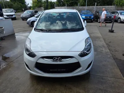 Gebraucht Hyundai ix20 Edition 90 PS (66 kW) 2015 Weiß Kleinwagen