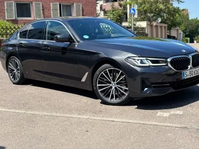 Gebraucht BMW 530 Sport Line 286 PS (210 kW) 2020 Grau Limousine