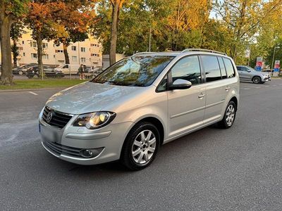 Silber Gebraucht 2010 VW Touran Van / Kleinbus | 4.500 € (Fairer Preis)