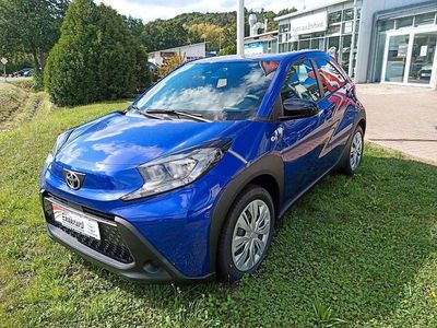 Neu Toyota Aygo X Business Edition 72 PS (52 kW) 2025 Blau SUV