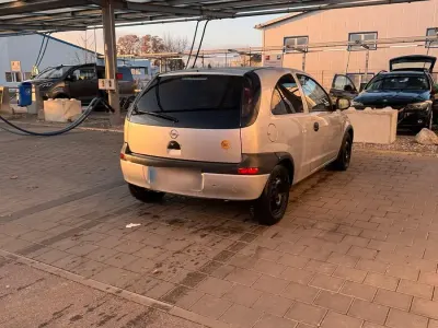 Usado Opel Corsa 58 HP (42 kW) 2002 Prateado Citadino