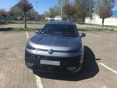 Ny VW T-Roc R-line 150 HK (110 kW) 2026 Grå SUV