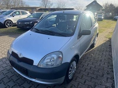 Silber Gebraucht 2001 Toyota Yaris Sol Limousine | 2.200 € (Fairer Preis)