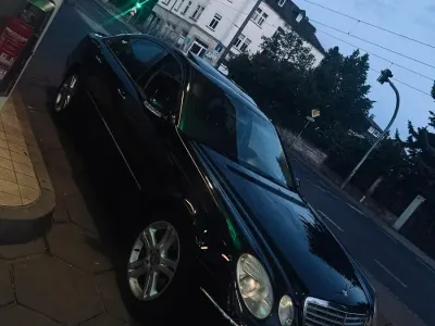 Gebraucht Mercedes E200 122 PS (89 kW) 2003 Schwarz Limousine