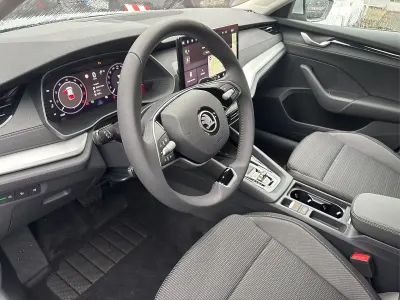 Neu Skoda Octavia SportLine 150 PS (110 kW) 2026 Moonweiß perleffekt Kombi