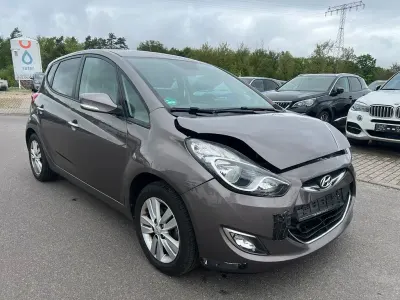 Gebraucht Hyundai ix20 125 PS (91 kW) 2013 Braun Kleinwagen