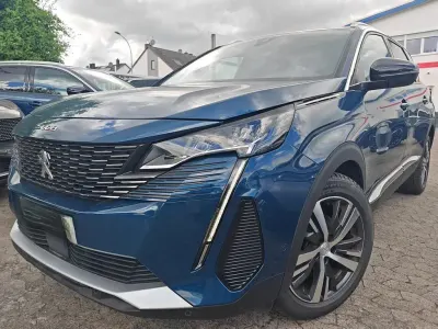 Gebraucht Peugeot 5008 Allure 131 PS (96 kW) 2022 Blau SUV