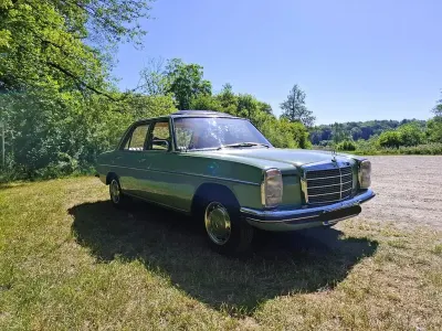 Gebraucht Mercedes W115 110 PS (80 kW) 1975 Grün Limousine
