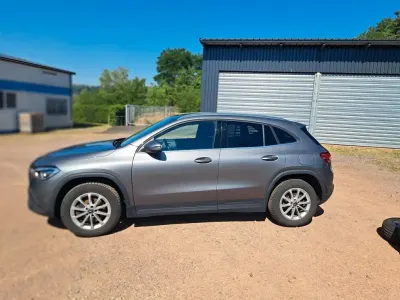 Gebraucht Mercedes GLA200 Business 163 PS (119 kW) 2023 Grau SUV