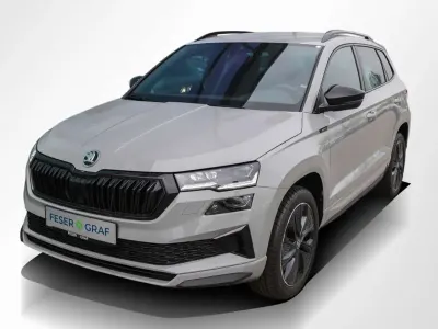 Neu Skoda Karoq SportLine 150 PS (110 kW) 2026 Stahlgrau SUV
