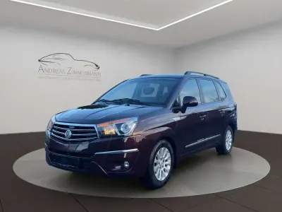 Gebraucht SsangYong Rodius Quartz 155 PS (114 kW) 2014 Rot Van / Kleinbus