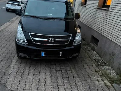 Gebraucht Hyundai H-1 170 PS (125 kW) 2012 Schwarz Van / Kleinbus