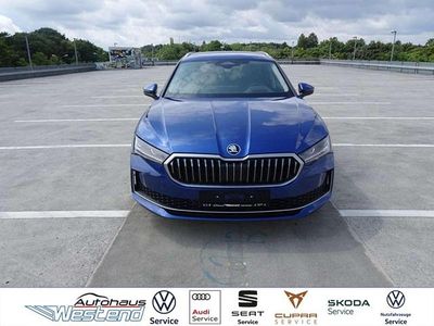 Cobald blau Gebraucht 2025 Skoda Superb Kombi | 53.960 €