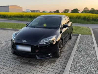 Gebraucht Ford Focus ST 250 PS (183 kW) 2014 Schwarz Limousine