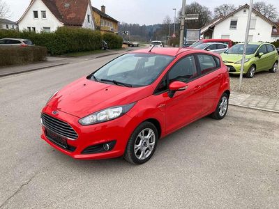 Gebraucht Ford Fiesta Trend 101 PS (74 kW) 2016 Racerot Kleinwagen