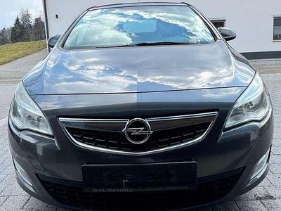 Gebraucht Opel Astra Design Edition 110 PS (80 kW) 2011 Grau Limousine