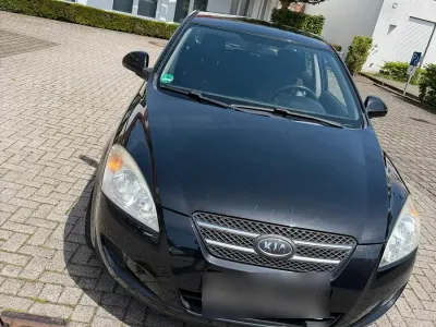 Usado Kia Ceed LX 122 CV (89 kW) 2009 Negro Utilitario