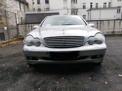 Gebraucht Mercedes C240 176 PS (129 kW) 2012 Silber Limousine