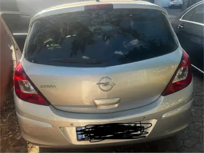 Gebraucht Opel Corsa Color Edition 101 PS (74 kW) 2010 Silber Kleinwagen