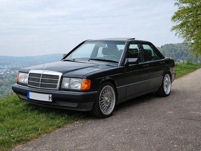 Begagnad Mercedes 190 126 HK (92 kW) 1992 Svart Sedan