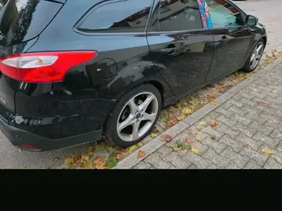 Gebraucht Ford Focus 150 PS (110 kW) 2012 Schwarz Kombi